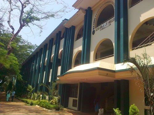 M.E.S. Asmabi College